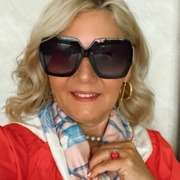 Meet your Posher, Magda - Picture 1 of 1